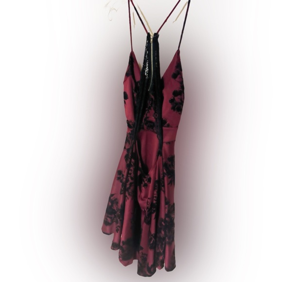Iris Burgundy Wine Formal Dress with black floral and lace back design size L - Picture 4 of 7